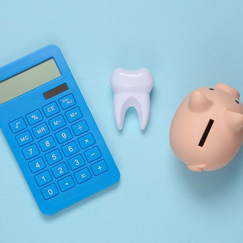 calculator, tooth, piggy bank for Invisalign in Lewisville 